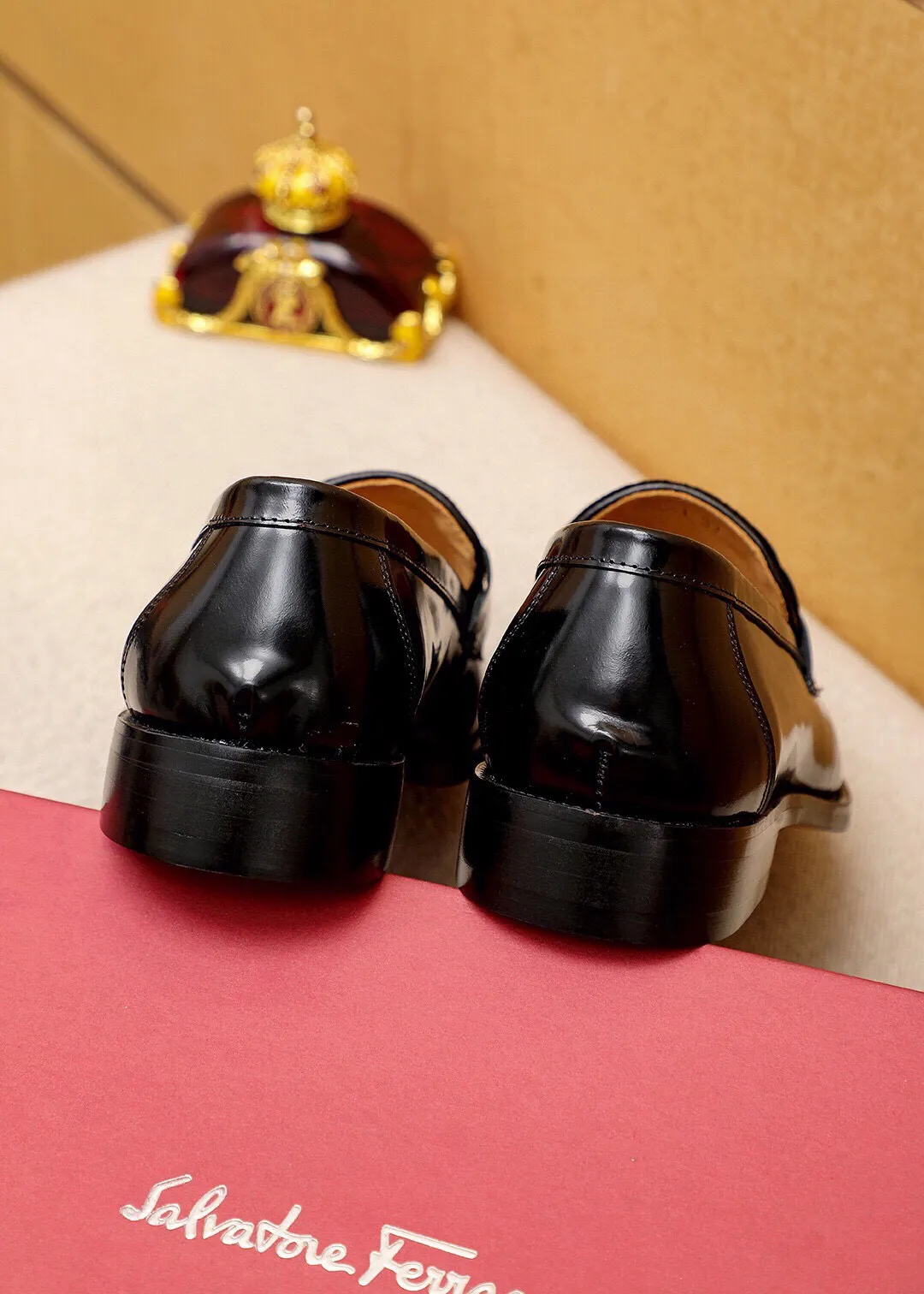 Men's shoes 💰460 💐 Product trademark: Ferragamo "Ferragamo" casual leather shoes Regular size: 38-44 (45.46.47🉑️Customized) Product materials: Selected imported top-layer high mercerized calfskin upper + luxury hardware buckle, imported water-dyed cow leather lining. Strong three-dimensional visual effect, rubber outsole Color: 2⃣️colors available
